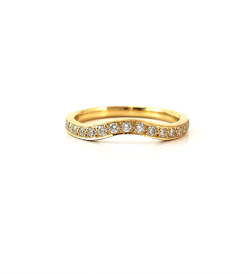 Yellow gold, curved, contoured, crown, princess diamond band, wedding ring, diamond ring, wedding band, eternity ring, wedding anniversary ring, pear diamond, brilliant diamonds, round diamonds, fitted band, wedding ring set, Eltham jeweller, wedding