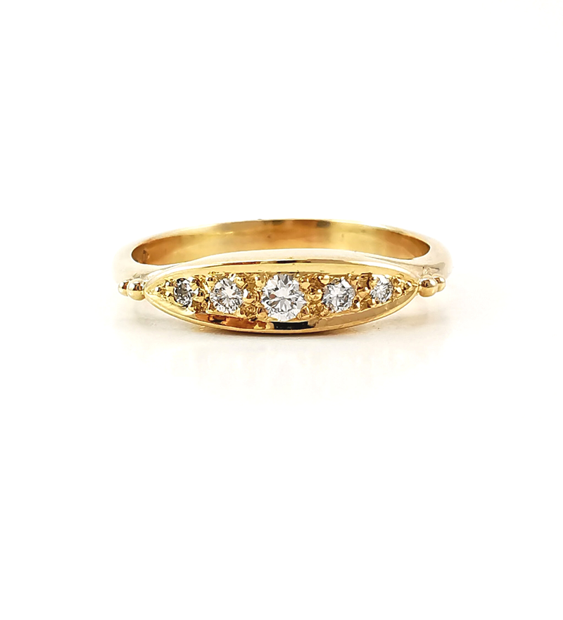 Ellipse diamond band, eternity rings, wedding rings, diamond rings, handcrafted rings, Eltham jeweller, Melbourne, Australia, yellow gold