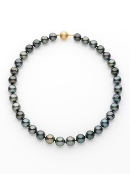 Tahitian pearl necklace